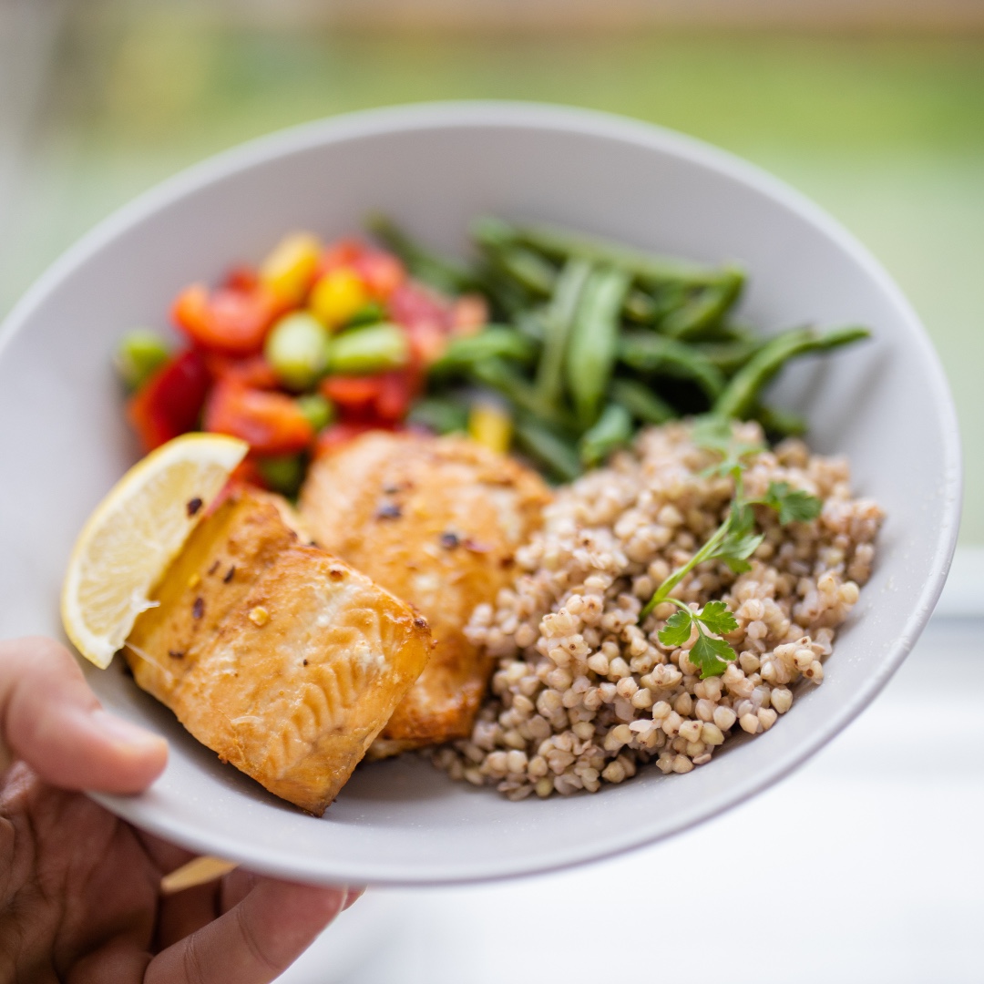 Unlock a healthier you with these portion control tips! 🍽️ Opt for smaller plates to naturally moderate your servings. 👂 Tune into your body's hunger and fullness cues. 🖐️ Visualize portion sizes with the help of your hand. #HealthierLifestyle #PortionControl