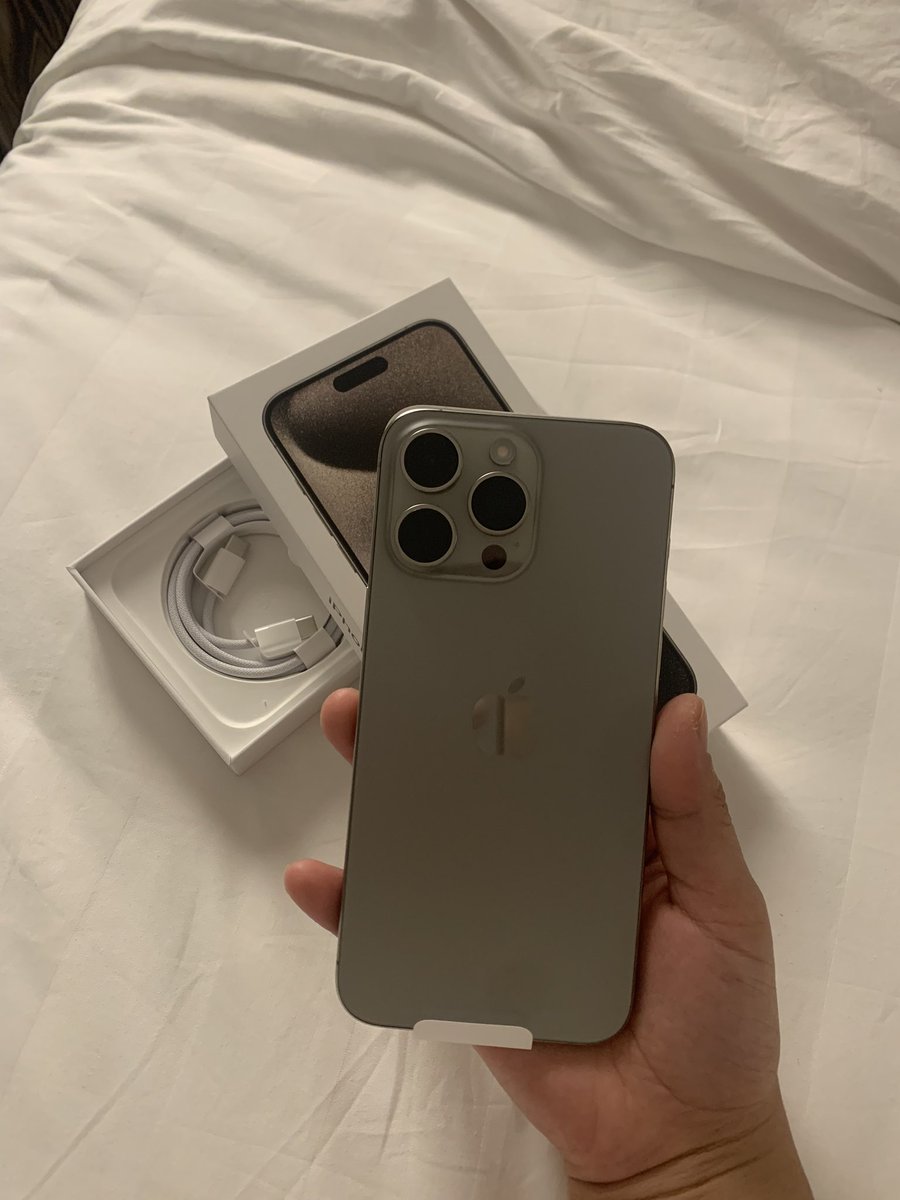 katecatxx's tweet photo. tenchu ma!!!! iPhone 15 pro max pa nga 😩 #NaturalTitanium 🤌🏼 https://t.co/3ErKVg4JQW