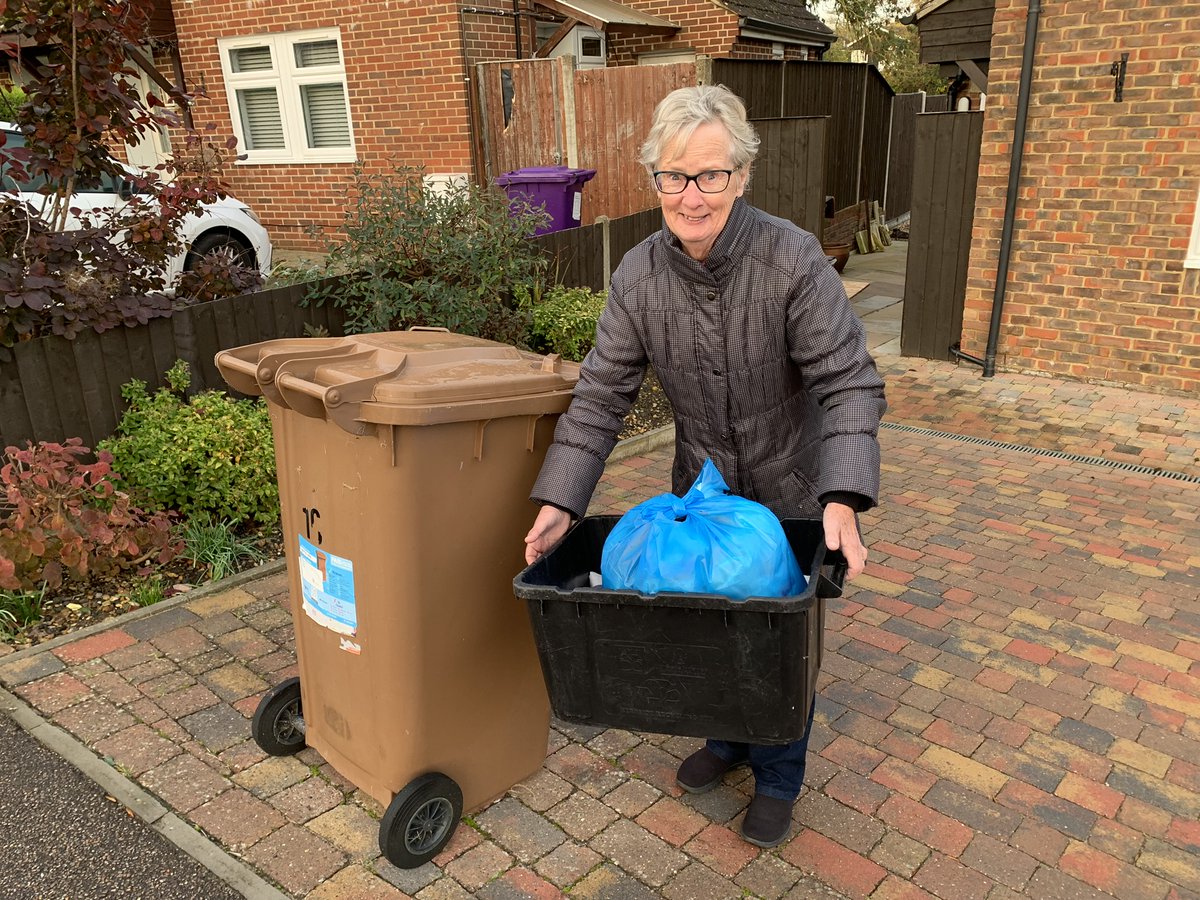 Don’t forget if you live in #Knebworth, please gather your plastic bags & wrappers in your special blue bags and put them out on your usual collection day – next Tuesday 28 Nov. ♻ Anyone else can take soft plastics to a local supermarket.