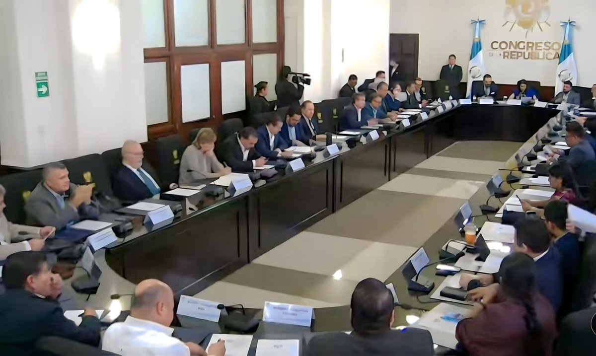 El diputado Carlos Roberto Calderon, subjefe del Bloque Legislativo Vamos, presente en la reunión de la Instancia de jefes de bloque, en donde se discute la agenda de la semana. #bloquevamos #IXLegislatura #Guatemala