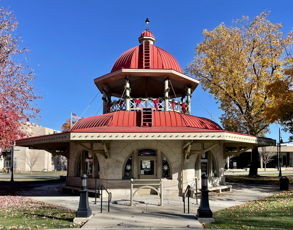 Decatur Transfer House (1896) Decatur, IL This round Victorian ...
