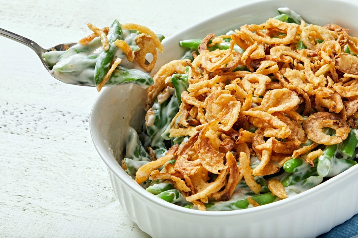 The only Thanksgiving green bean casserole recipe you’ll ever need 🙏 
Get the full recipe: ow.ly/nzn950Q2LQm