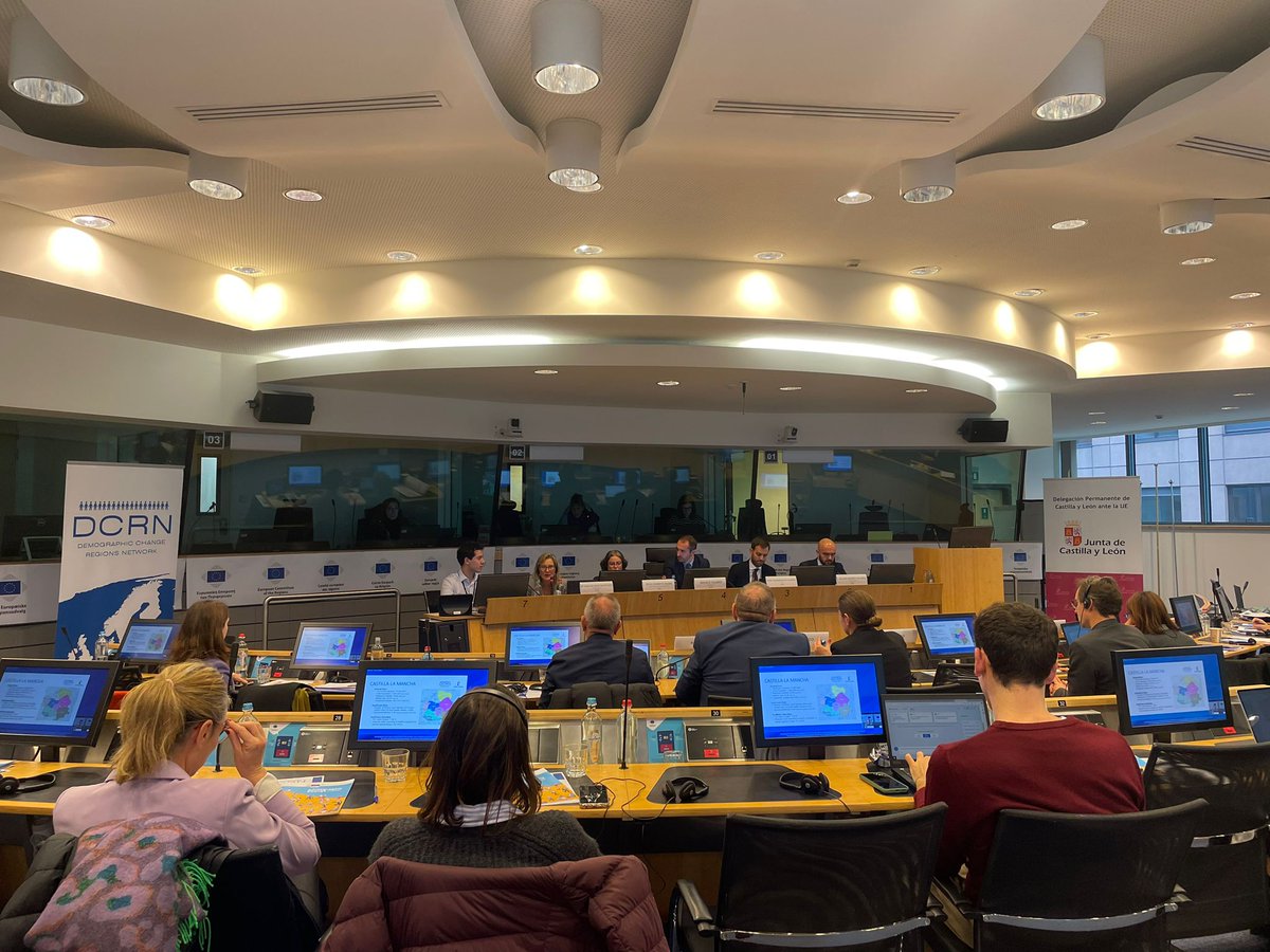 🇪🇺The Demographic Change Regions Network meeting was held today with the presence of <a href="/EUREGHA/">EUREGHA - Regional and Local Health Authorities</a>.
During the discussion, an important emphasis was placed on the multi-sectorial consequences of an ageing population.
#DCRN  <a href="/dubravkasuica/">Dubravka Šuica</a>