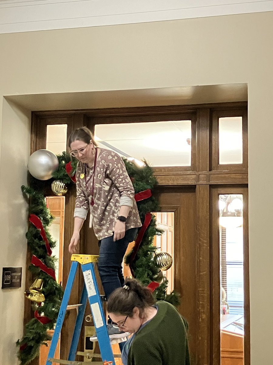 ARCOSLoffice's tweet image. Decorations are going up at the Arkansas State Capitol! Mark your calendar for 5:30 p.m. Saturday, Dec. 2, when @ARSecofState will host the 85th annual Capitol Lighting Ceremony .