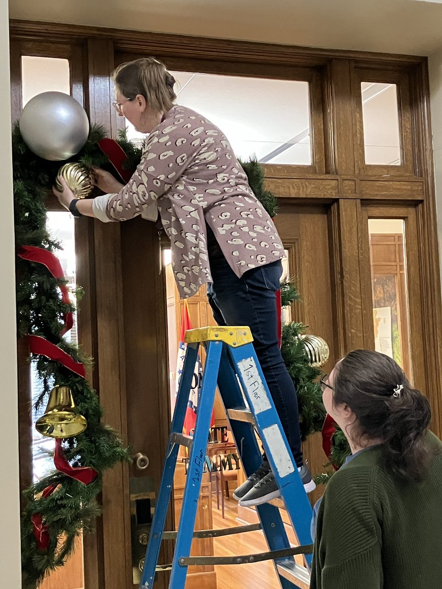 ARCOSLoffice's tweet image. Decorations are going up at the Arkansas State Capitol! Mark your calendar for 5:30 p.m. Saturday, Dec. 2, when @ARSecofState will host the 85th annual Capitol Lighting Ceremony .