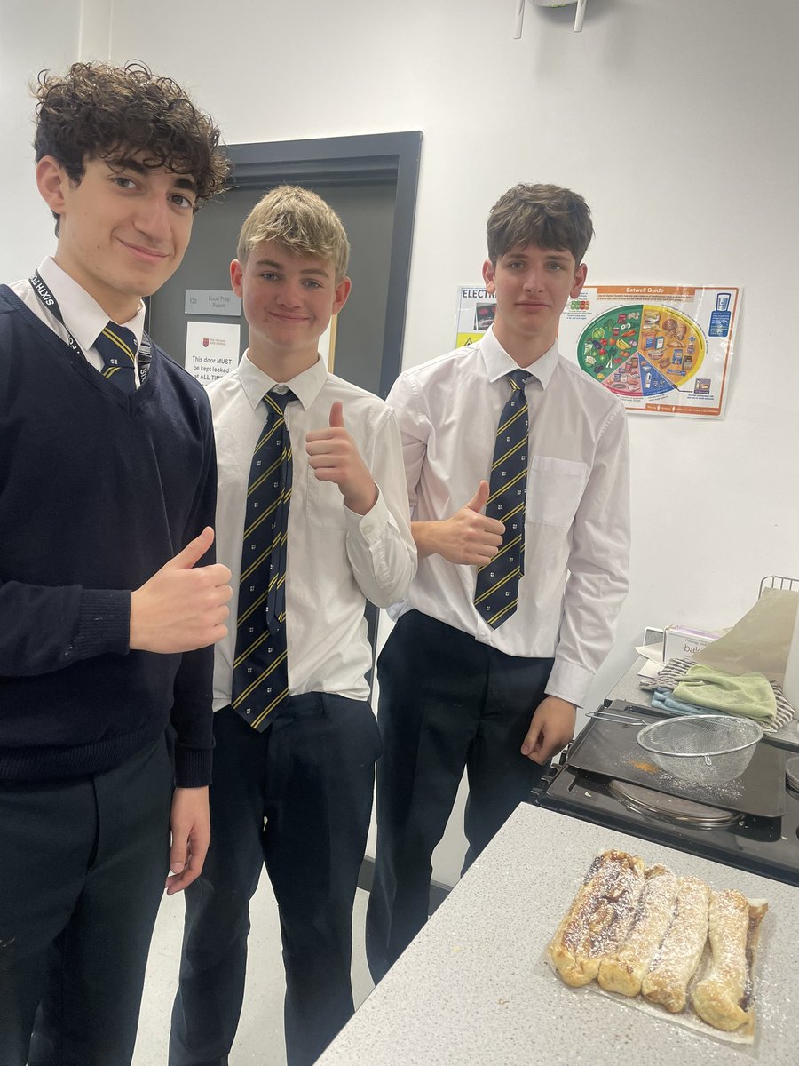 An (almost) successful day in the @FulhamBoys kitchen! @FBS_SixthForm worked well making puff pastry desserts!🍫 I’m not sure if Mrs Olivier was that impressed though…