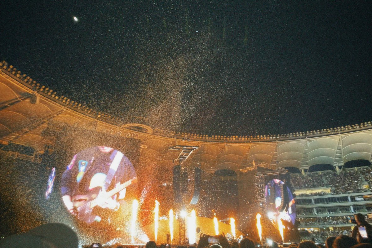 heyitsgelo0's tweet photo. What a night!!! Thank you for the unforgettable experience @coldplay 🤍🫶🏻🎉

#coldplay #coldplayperth #perthaustralia https://t.co/tSCAKdDSYk