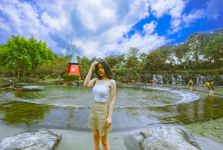 Cuối tuần, bạn chán cảnh đông đúc và ngột ngạt của Sài Gòn, muốn tìm đến nơi nào đó “tạm lánh” để cảm nhận vẻ đẹp của thiên nhiên và thả lỏng tinh thần nhưng không quá xa thì khu du lịch Suối mơ Đồng Nai là sự lựa chọn vô cùng lý tưởng.Tươi mát, trong