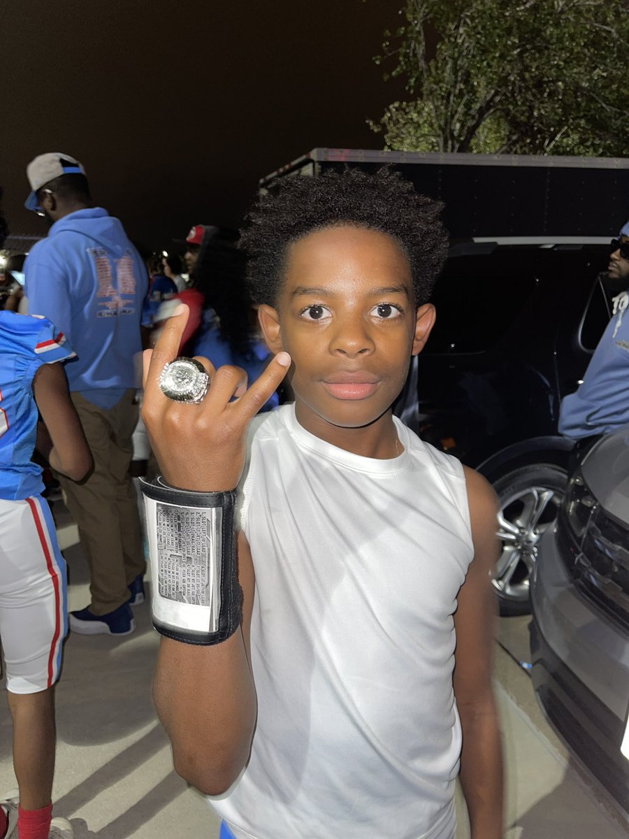 CoachDMcNeal's tweet photo. Congratulations to the 2023 Richmond Oilers Senior team on a successful season!! 10-1 and FBYL Super Bowl Senior Champions!! ๐๐๐ We โค๏ธ #8 #OilersWin #SuperBowlChamps #FBYL #FlipKing @Ichabod_CMac6 https://t.co/XIif2FNWqA