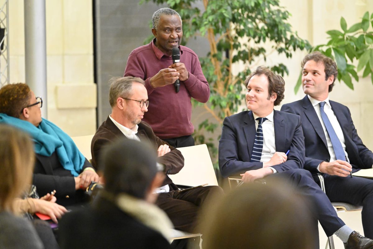 sarahelhairy's tweet image. ERABLE, c'est raconter le vivant dans les territoires avec scientifiques, artistes et élus.

Les élus pourront construire avec les acteurs des territoires et les citoyens des récits nouveaux sur la #biodiversité : l'écologie du bonheur pour agir.