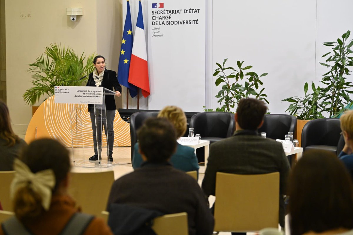 sarahelhairy's tweet image. ERABLE, c'est raconter le vivant dans les territoires avec scientifiques, artistes et élus.

Les élus pourront construire avec les acteurs des territoires et les citoyens des récits nouveaux sur la #biodiversité : l'écologie du bonheur pour agir.