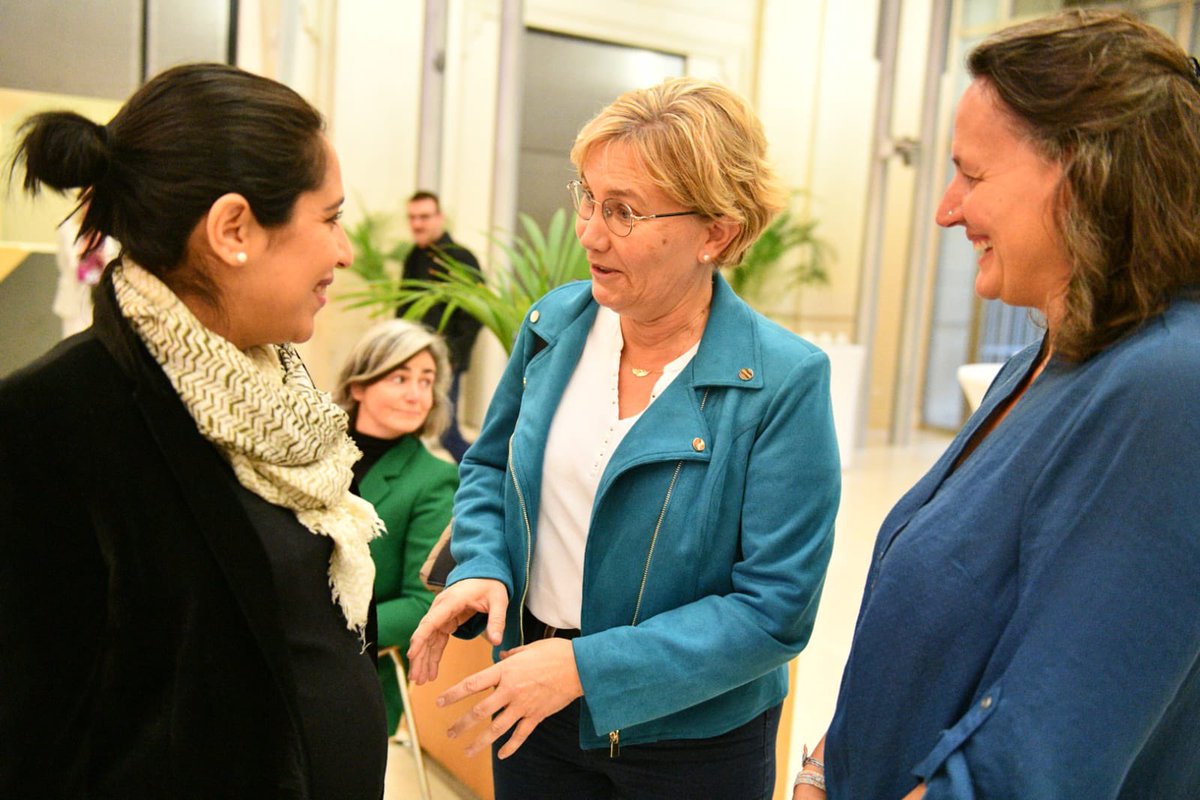 sarahelhairy's tweet image. ERABLE, c'est raconter le vivant dans les territoires avec scientifiques, artistes et élus.

Les élus pourront construire avec les acteurs des territoires et les citoyens des récits nouveaux sur la #biodiversité : l'écologie du bonheur pour agir.