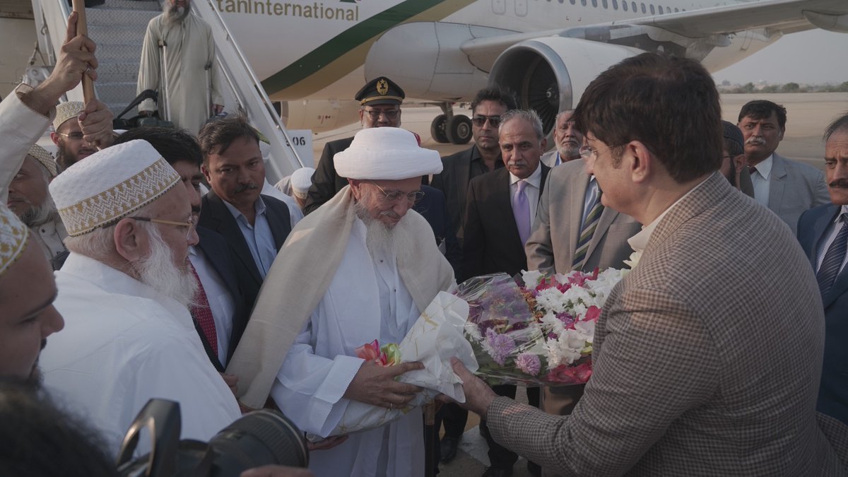 Bohras_Pakistan's tweet photo. His Holiness Dr Syedna Mufaddal Saifuddin arrived in #Karachi on 20th Nov from Sri Lanka. His Holiness expressed his appreciation to CM Sindh Justice Maqbool Baqar, Murad Ali Shah &amp; other officials who received His Holiness for the heartfelt welcome he received upon his arrival https://t.co/jqO4sEn6YZ