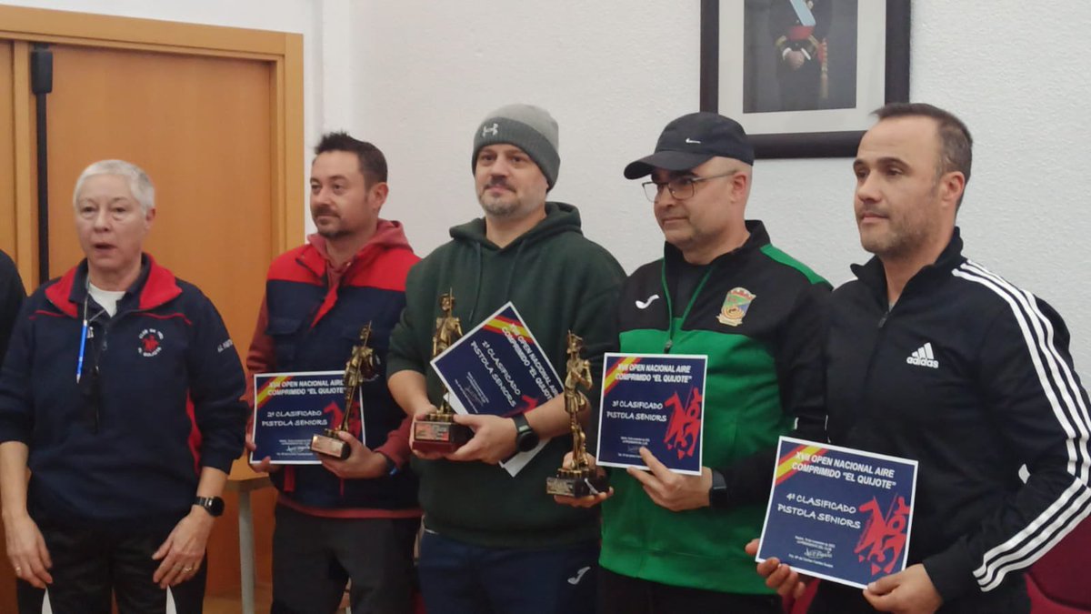 Rafa Sánchez CAMPEÓN del Open del Club Quijote!!! Enhorabuena!

También Campeón el equipo de pistola formado por Jose Antonio Gila, Lucas Sánchez y el propio Rafa…
GRANDES!!!