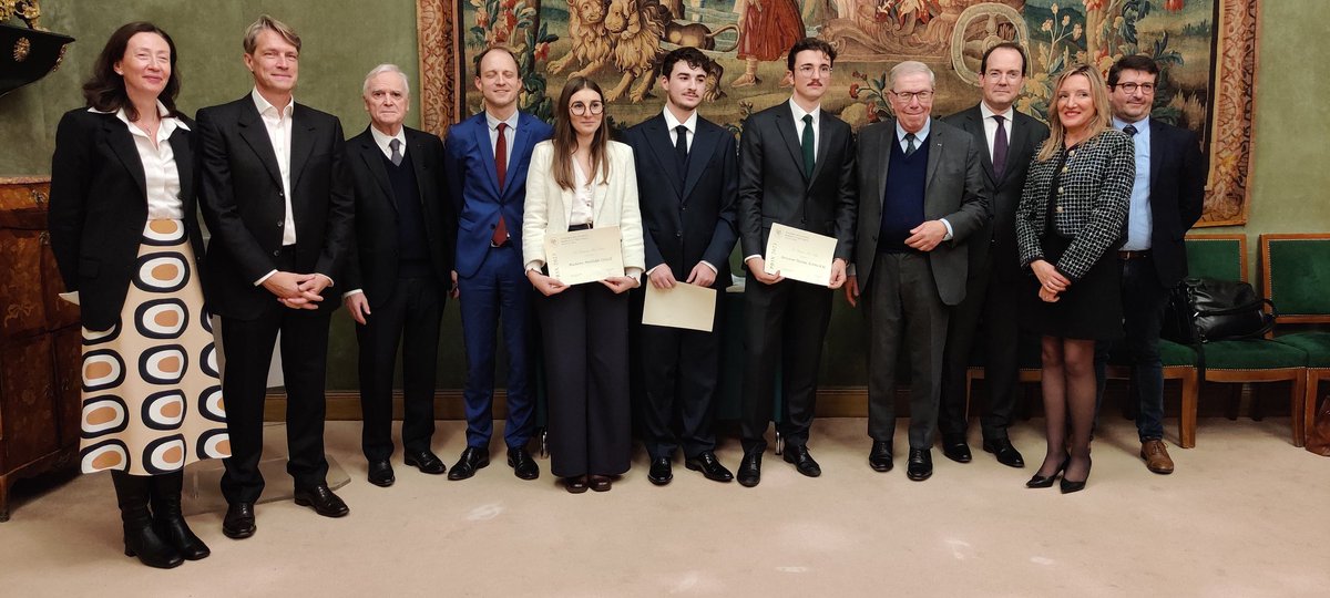 Bravo aux lauréats du <a href="/ConcoursSolon/">Concours Solon</a> ce jour dans les salons de l'<a href="/ASMP_officiel/">Académie des sciences morales et politiques</a> !