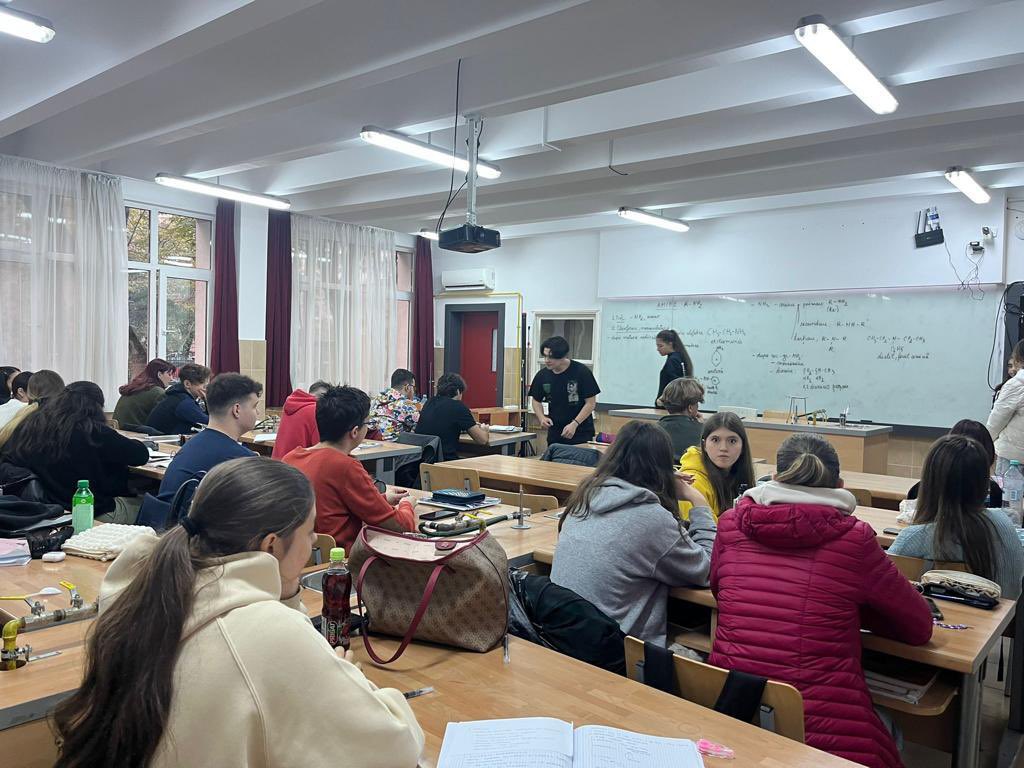 diyarbakirarge's tweet photo. Erasmus Okul Eğitimi Akreditasyon Programı kapsamında 
🗓️12-18 Kasım tarihlerinde
🇷🇴Romanya'nın başkenti Bükreş’e giden 
1️⃣0️⃣öğrenci, 
1️⃣4️⃣ öğretmen 
Toplam 2️⃣4️⃣kişi eğitim aktivitelerini tamamlayarak yurda döndüler.

@Yusuf__Tekin 
@ulusalajans 
@aliihsansu_ 
@Murat4Kucukali https://t.co/xBDK8PP5Cs