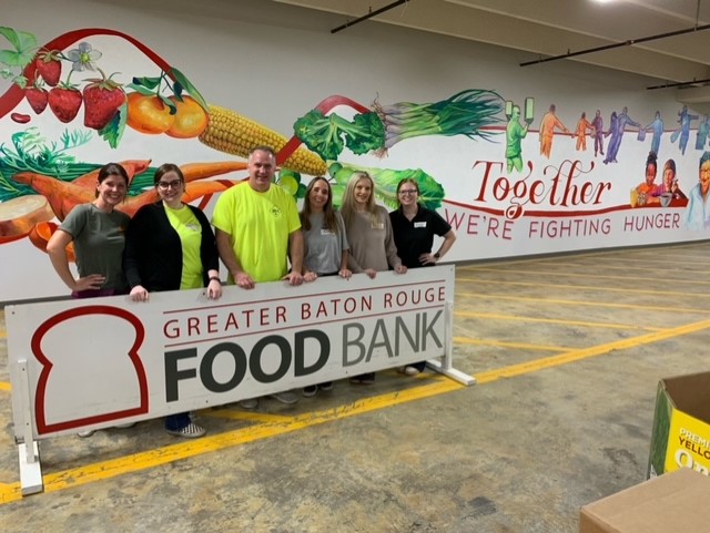 NeighborsFCU's tweet photo. Our lending team recently volunteered at the Greater Baton Rouge Food Bank just in time for #Thanksgiving and the #SeasonOfGiving! Thanks for doing your part to help fight hunger in our community. #NeighborsFCU #HereForYou #ServingOurCommunity https://t.co/AxR3NxSrRw