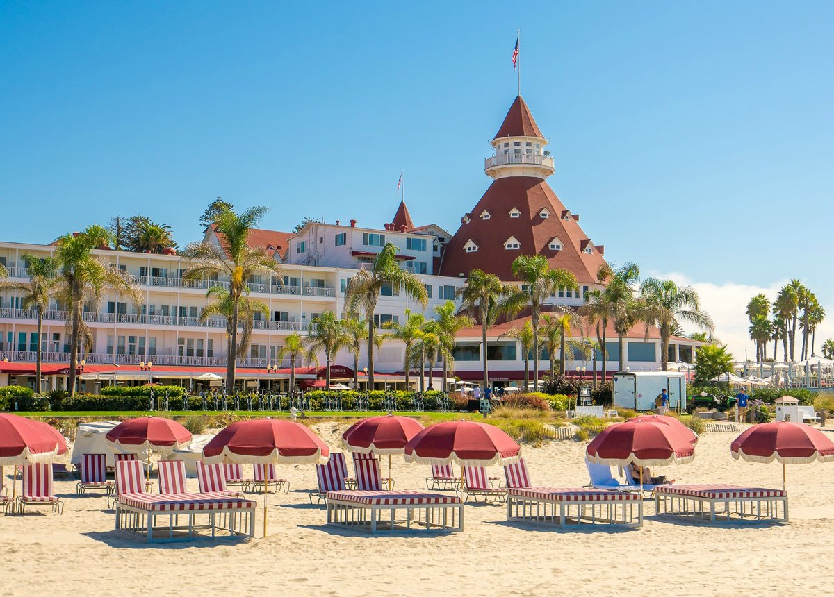 If you're looking for a last-minute vacation or staycation in San Diego, there are actually still rooms left at Hotel del Coronado. I can help you with that and you can book in with extra perks. Get the details --> loom.ly/nNuLnDE