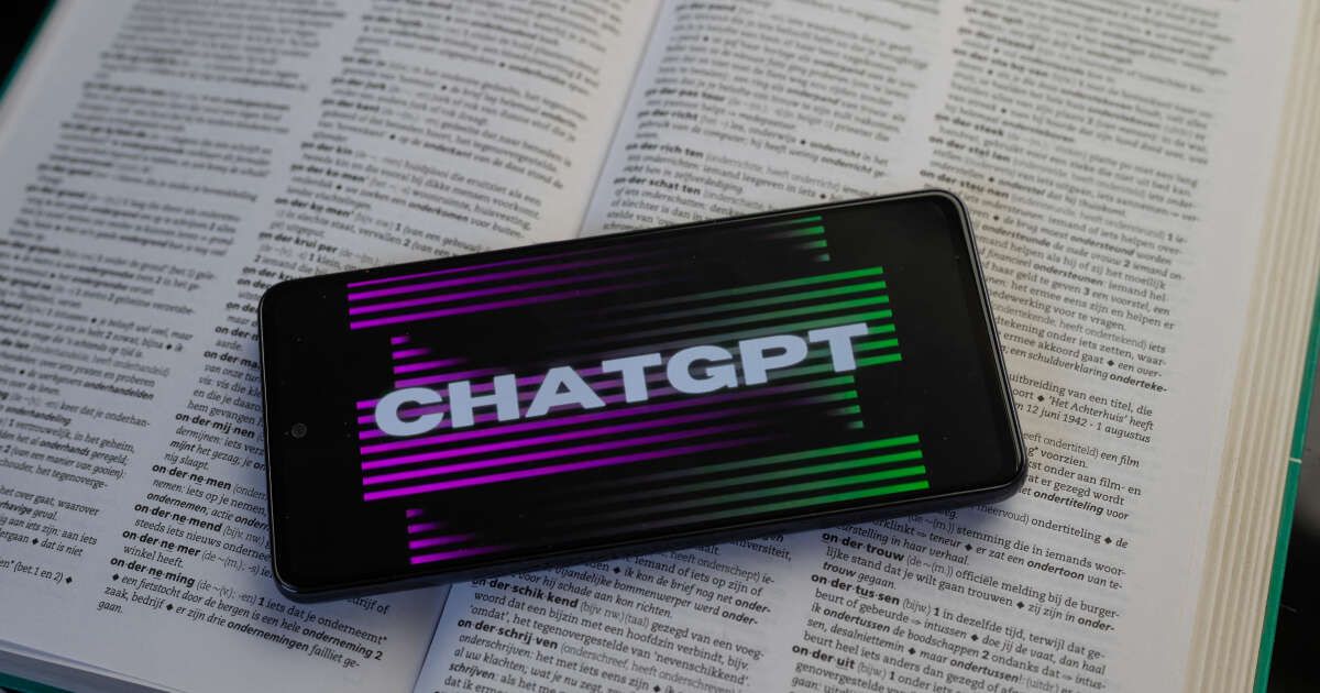 ChanPerco's tweet photo. Un détecteur d’IA repère les textes rédigés par ChatGPT avec une précision sans précédent.

Des chercheurs ont mis au point un outil performant capable de repérer ce qui a été rédigé par l’intelligence artificielle d’OpenAI https://t.co/VoWZAJPtMp