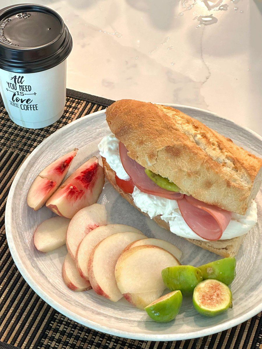 I wish you all the best on the day you start work. May you pass each day with a smile. Eat more healthy foods.
#eating #healthfood #smiles #MondayMorning