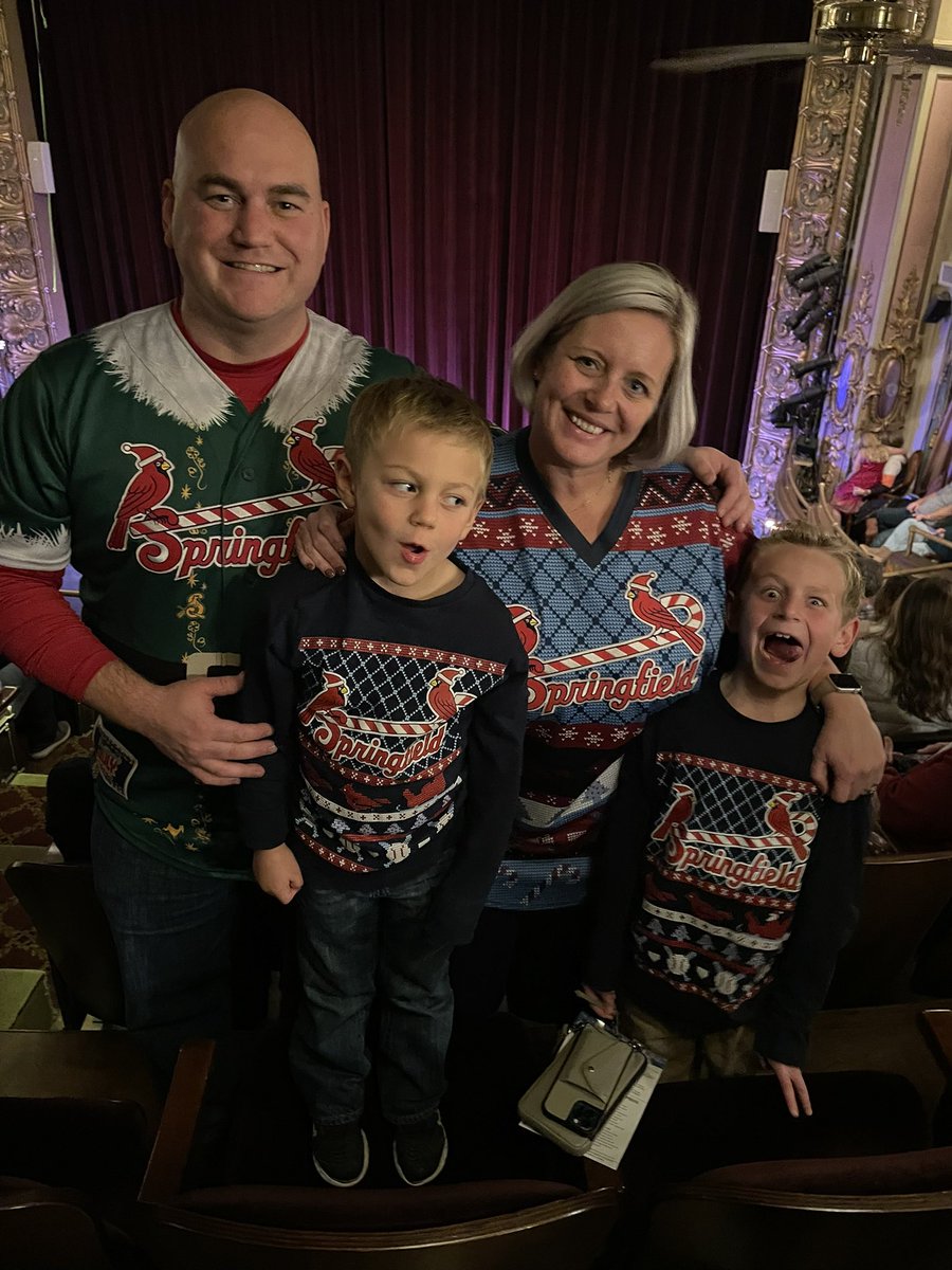 BabyBirdsGM's tweet photo. Downtown Springfield is awesome! Our family had a great time at Elf the Musical with @SpfldTheatre. Then went with friends to laugh our tail feathers off with @bertkreischer @GSBArena. Then capped it off staying @HotelVandivort. #LoveSpringfield https://t.co/MdGoCZEzCR