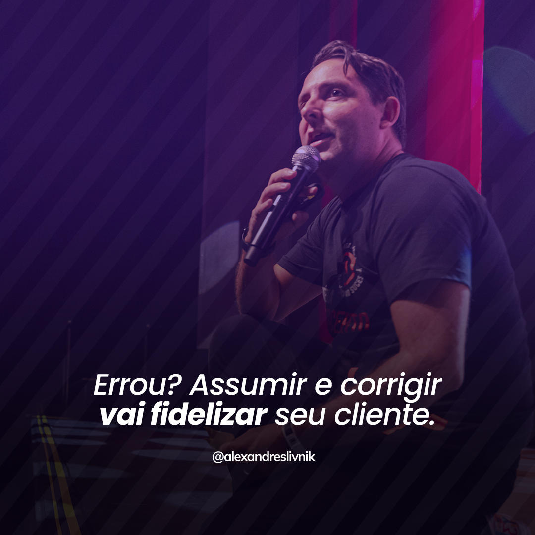 Erros vão acontecer. E agora? Crie um processo claro para lidar com problemas seguindo esses passos:
1. A escuta ativa em relação as preocupações ou queixas dos clientes é fundamental e o primeiro passo quando ocorre um problema no atendimento.
2. Depois, foque em corrigir os