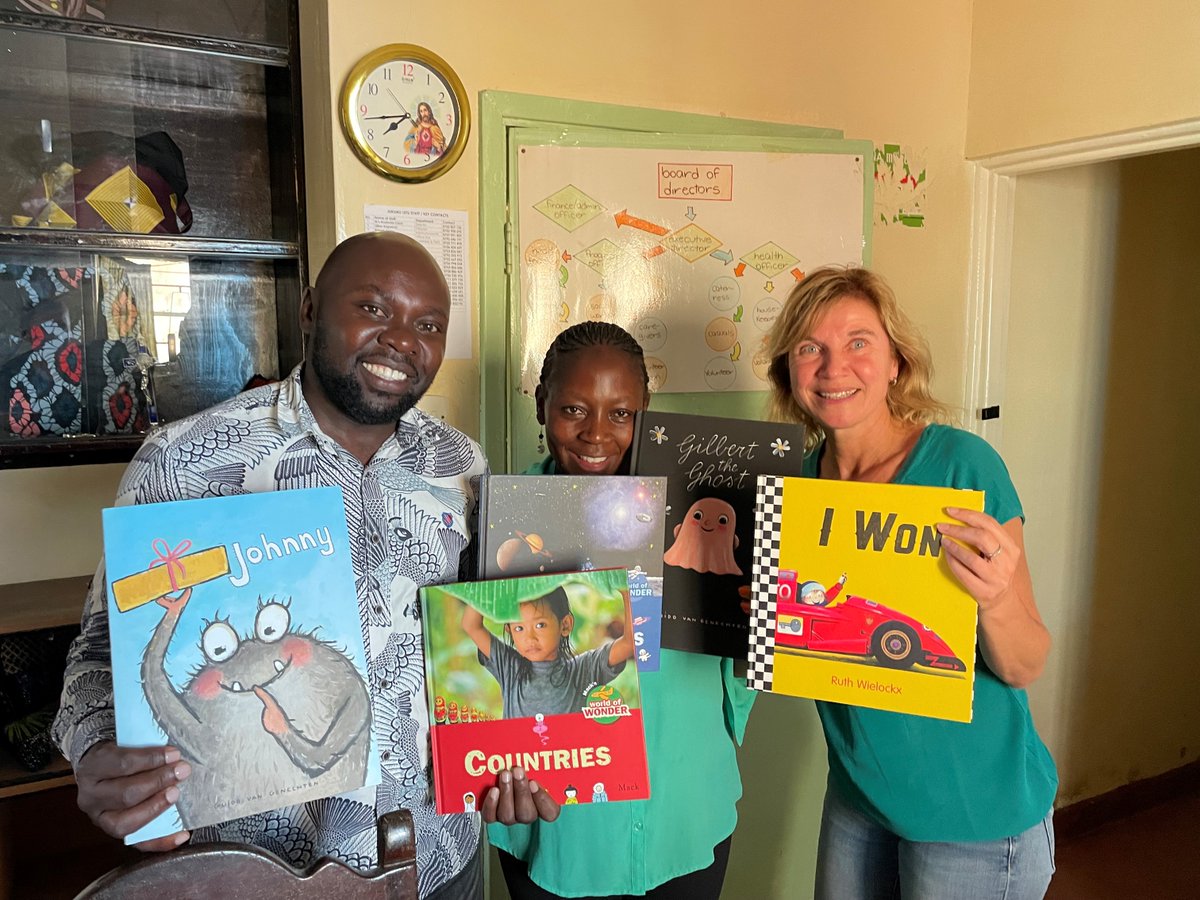Uitgeverij Clavis doneert papieren boeken die beluisterd kunnen worden aan kinderopvang in Nairobi  boekenkrant.com/uitgever-clavi… <a href="/Stichting4Life/">Stichting 4 Life</a> #clavis #stichting4Life