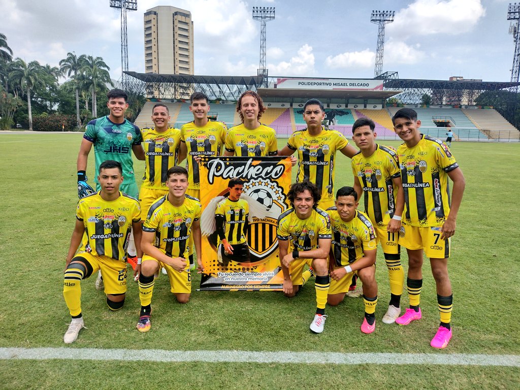 Cantera_DTFC's tweet image. #CanteraDTFC | #S20 | #8vos | [⏱️12'] | #TAC 0-0 #PFC | 📋 El XI AURINEGRO:

35. Edwin Vargas
2. Alexander Boscán
3. Juan D. Sánchez
6. Luis F. Carrero
7. Luis Pérez
9. Abraham Urbina
10. Carlos Méndez
11. Álvaro Buitrago
14. William Silva
16. Carlos Uzcátegui
24. Christian Soler