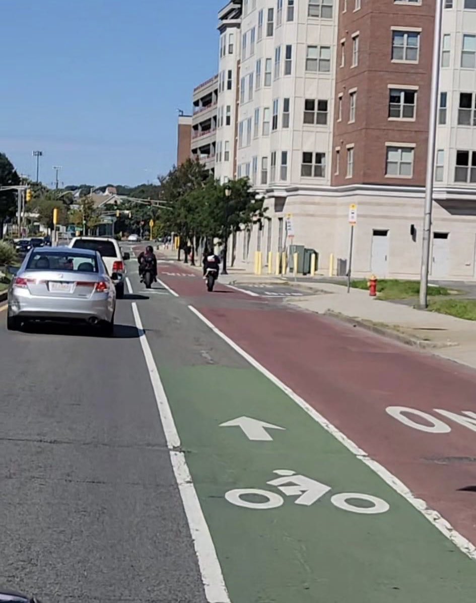 You know what really grinds my gears? Bike lanes placed down the middle of roadways so we can add bus lanes that go barely used (except illegally of course). #maldenma #endbuslanes #mbtafail