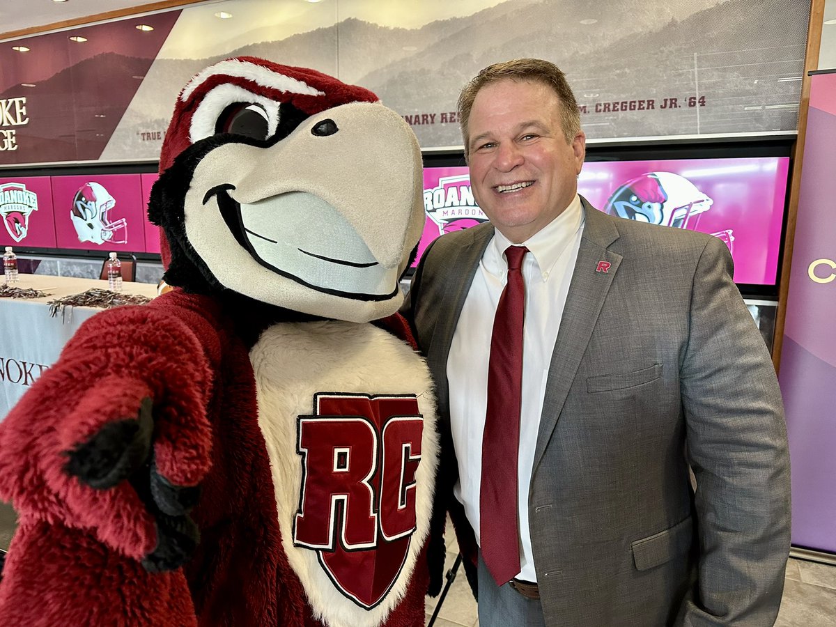 oldschoolMike61's tweet photo. Proud to be at @RoanokeCollege today as @BryanStiney was named the @RCmaroons new Head Football Coach. I have known him since 1988 when he helped coach old Lexington HS to a state title. I cannot think of a better person for this incredible journey! #RelationshipBuilder https://t.co/A2rQUOD11E