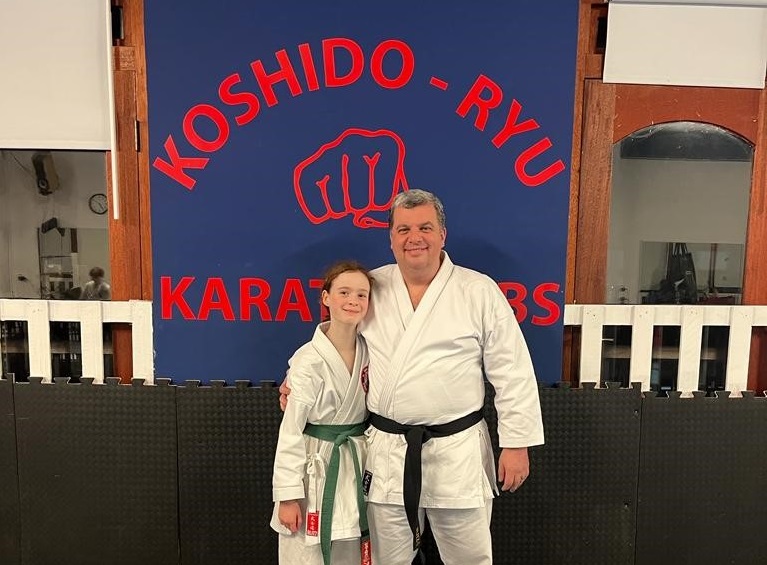 ApexConnected's tweet photo. In need of some Monday motivation?  Discover how Apex's employee Wellbeing Programme has given a boost to our Service Manager, Phil 🥋💪👨‍👩‍👦‍👦

#wellbeingatwork #healthandwellness #karatekicks #strong #familybonding

👇👇👇
https://t.co/jqrB8Qhr4m https://t.co/xxBJDYByb5