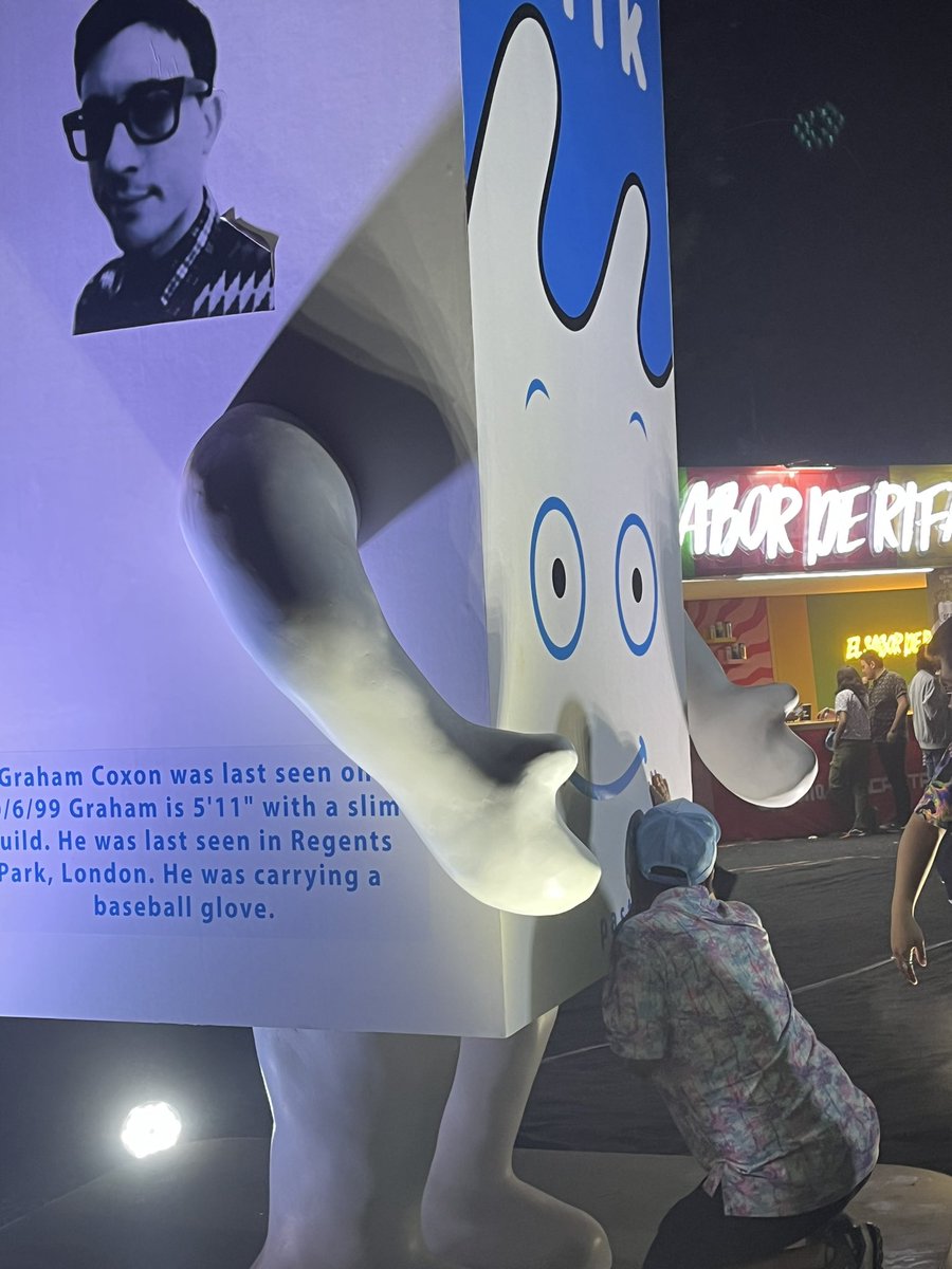 AllanAridai's tweet image. Ayer un wey hasta el culo se le puso a rezar y a llorar a la lechita de blur y se lo tuvieron que llevar jajajajajakaj