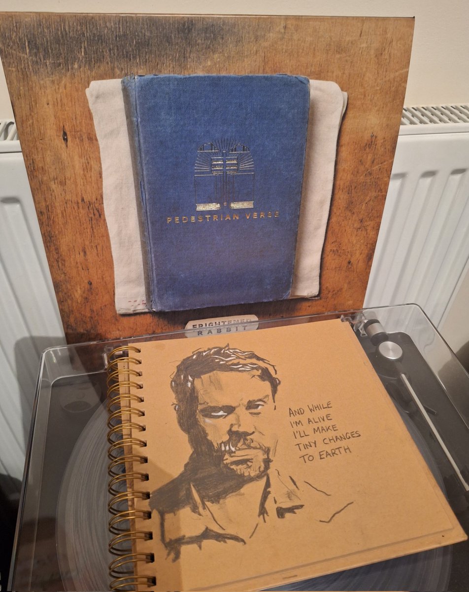 rockfaceart's tweet image. Thinking of Scott today 
#scotthutchison #frightenedrabbit #tinychanges #MentalHealthMatters #sketch #drawing #art #record #vinyl #pencil