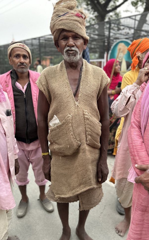 Met Ram Chauhan in Ayodhya, who is offering sewa at a daily Bhandara for devotees till inauguration of Ram mandir 

In late 1980s, Ram Chauhan took a vow to only wear sackcloth all his life. He did that at the behest of his Guru who told him it was for ‘Samaj Kalyan’

Those were