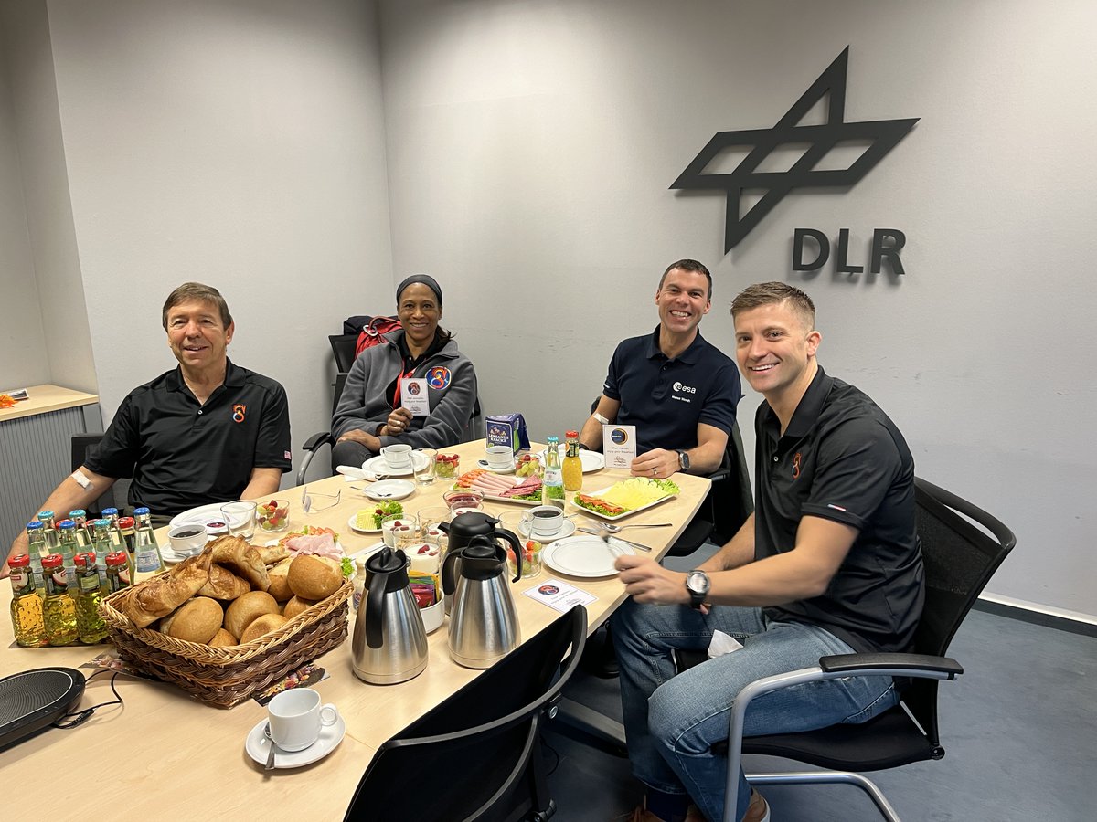 Some of my training at the European Astronaut Centre last week was together with my @nasaastronauts colleagues Michael Barratt, @Astro_Jeanette, @dominickmatthew and @astro_pettit. 🧑🏽‍🚀 All the discussions that sparked and the research and development possibilities identifed were