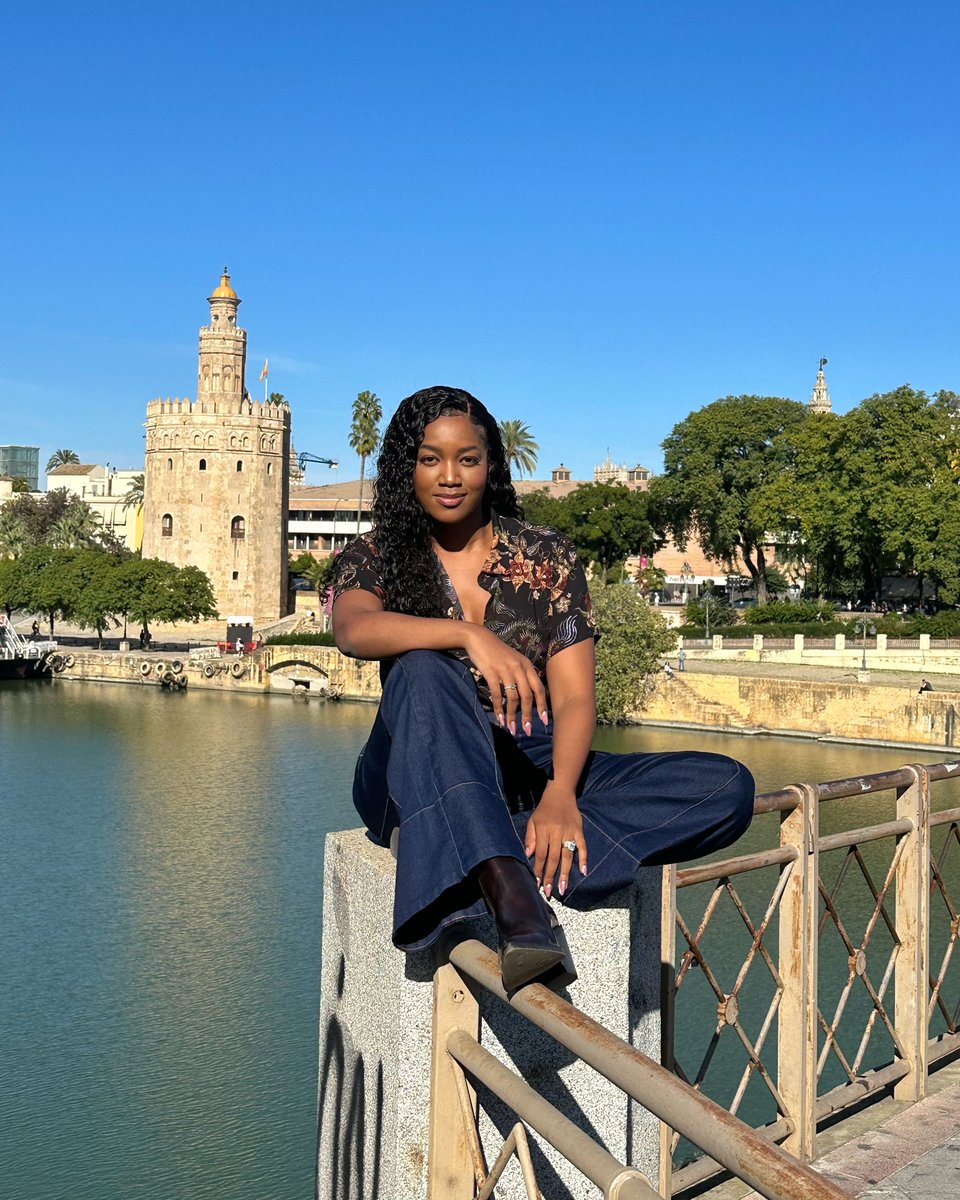 instagram's tweet photo. Brazilian artist @IzaReal re-creates her dad’s 1984 trip to Seville ahead of her #LatinGRAMMY appearance ❤️

https://t.co/pHDCaxpic7 https://t.co/2mDMpY6HOC