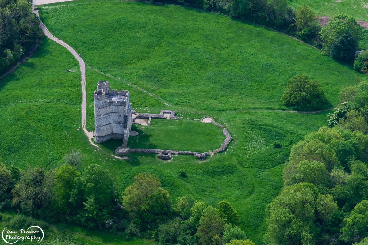 RussPinder's tweet photo. Aerial views of Donnington Castle. Built in 1386 the castle was held by the royalists during the English Civil War. The castle withstood an 18-month siege before eventually surrendering. Today, only the gatehouse survives. #englishheritage #castle #aerialphoto #newbury #berkshire https://t.co/ASPmRBftxA