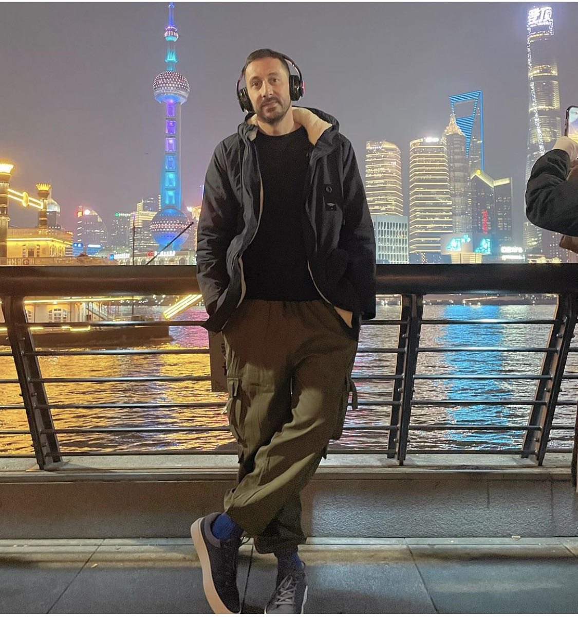 Mo7abedini's tweet photo. Finally got a chance to be at the bund, already adopted I guess #shanghai #coachinglife #itstough #movingwveryyeariahard #life #china #japan #iran #basketball https://t.co/ZVFH7uOJDz