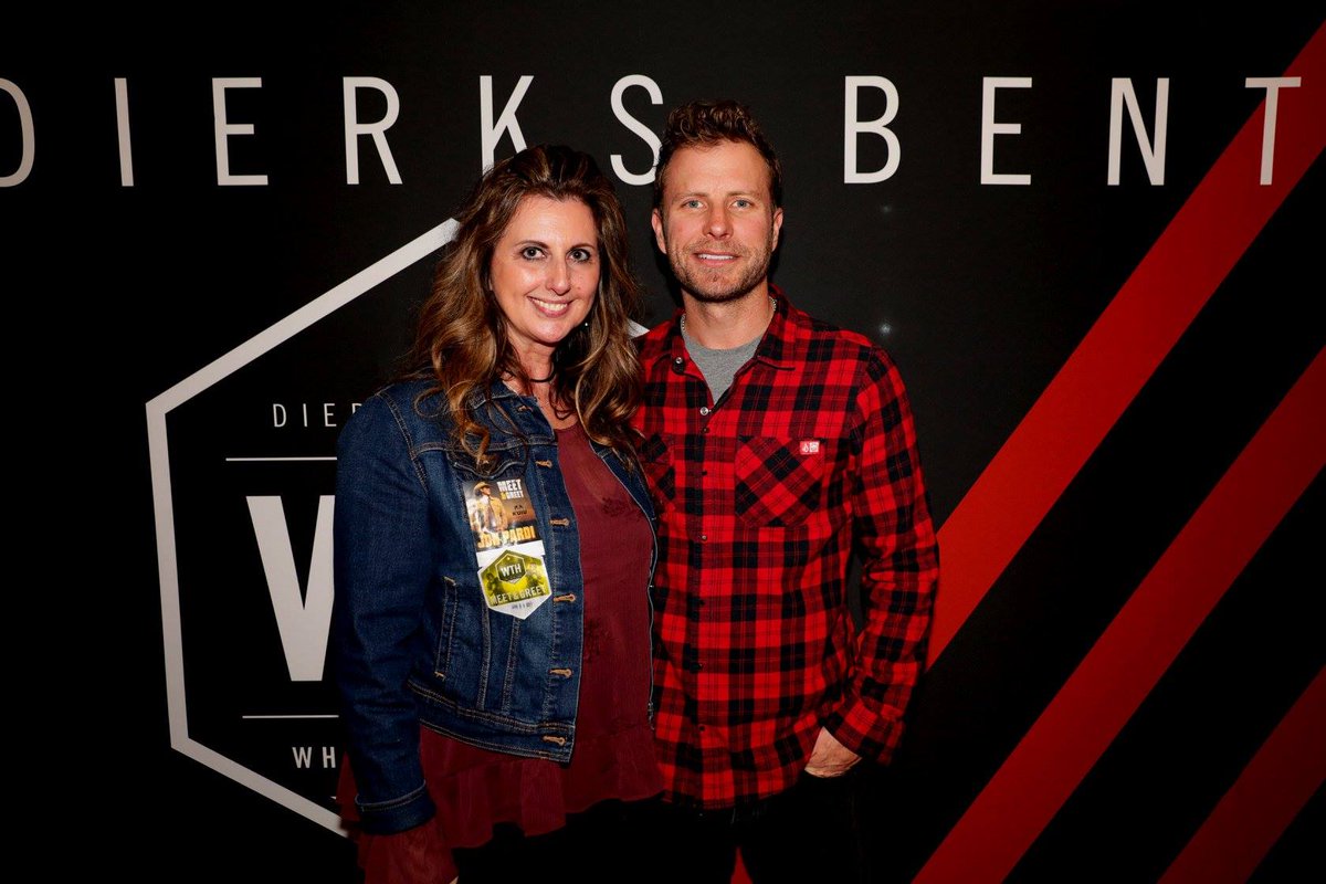 Lindakx947's tweet photo. Happy 48th Birthday @DierksBentley from all your friends and fans @KX947 #KXCountry 🎂♥️
#flashbackphoto 2017 https://t.co/XFuWRlS88a