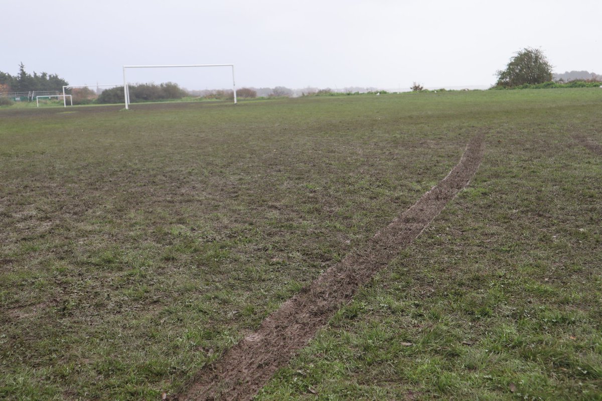 Sheriff_YC's tweet photo. @DubCityCouncil  how can you call a pitch off say it's water logged and let 4000 people onto the pitch to run a 10k what about the kids who use this pitch what do we do now

@RayMcAdam @Paschald @GaryGannonTD @votemaryfitz @MaryLouMcDonald @nialring @ChristyBurkGE20 @neasa_neasa https://t.co/RcXZeUSL4T