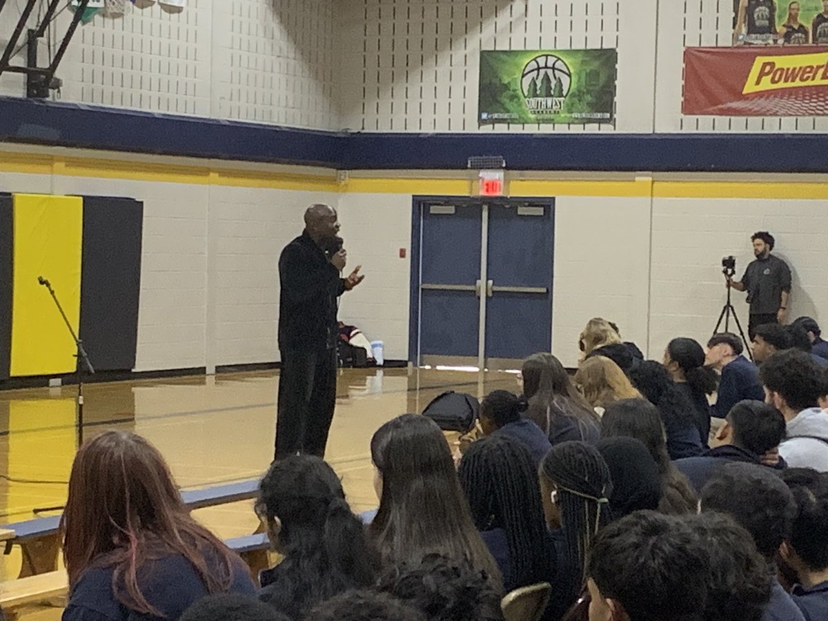 MrKevinBarnes3's tweet photo. Thank you @orlandobowen for joining the RMC community this morning.  A good reminder about the importance of #gratitude #faith and #forgiveness.    Thank you. https://t.co/9bJ7mqTwOZ