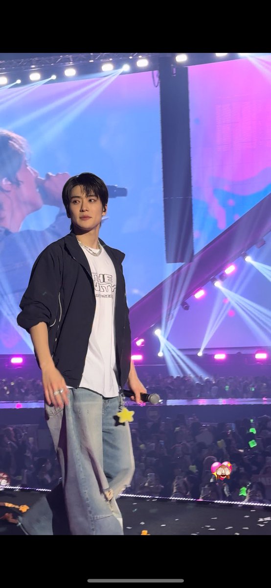 jthe1stalbum's tweet photo. Jaehyun real life ? https://t.co/a6mKKviLPx