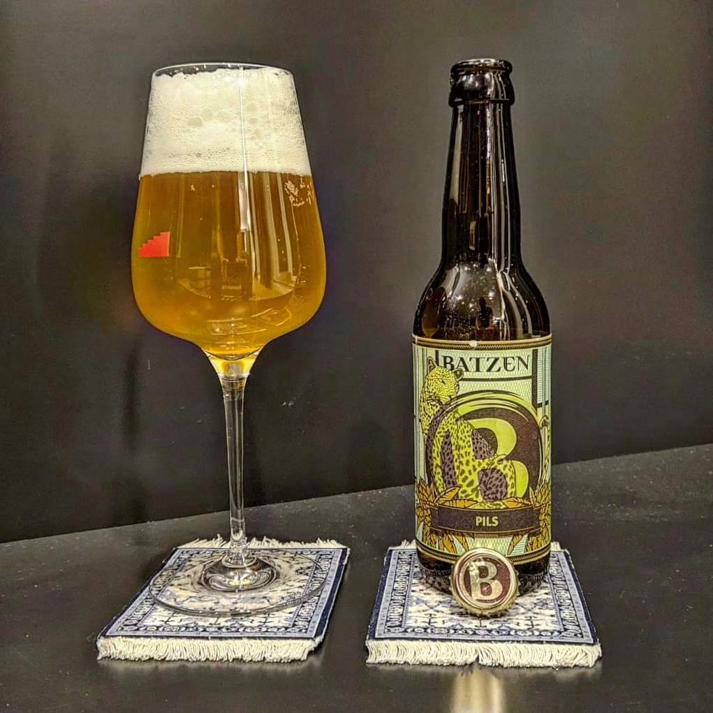 brunnenbraeu's tweet photo. Batzen – Pils (****) 5,0%
#beeronthecarpet
#batzen #batzenbräu #pilsener #pils #pilsner https://t.co/ep7a7bmaLK