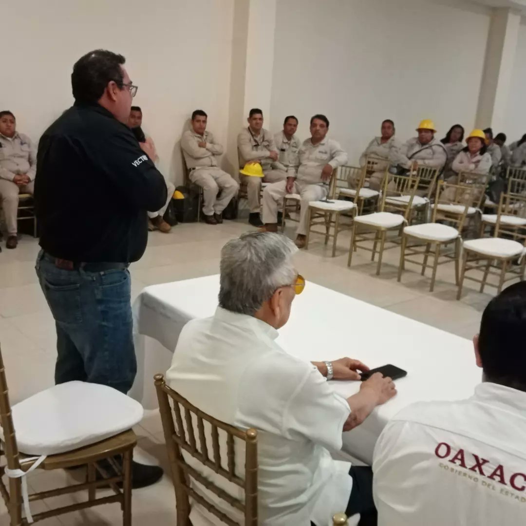 JTuxtepec's tweet photo. Con más de 100 asistentes, dió inicio el Curso de actualización 2023, a personal de #vectores. https://t.co/XSOQUVqlvU
