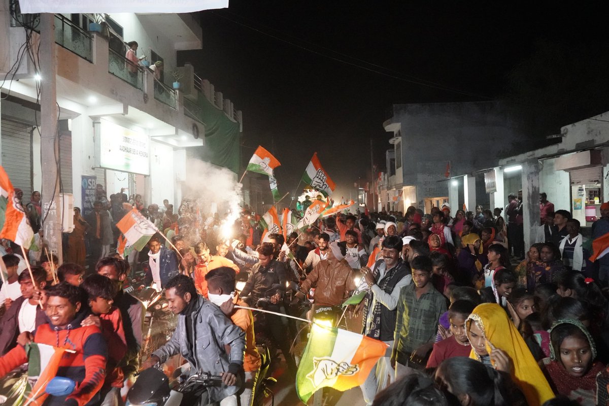 RaghusharmaINC's tweet photo. आज धुंधरी मे जनसंपर्क के दौरान देवतुल्य जनता द्वारा दिए गए स्नेह एवं आशीर्वाद से अभिभूत हूँ। 
केकड़ी का वोट जिले के नाम
पिछले 5 साल के विकास के नाम
#काम_किया_दिल_से_कांग्रेस_फिर_से #kekri https://t.co/5TXF1pExKR