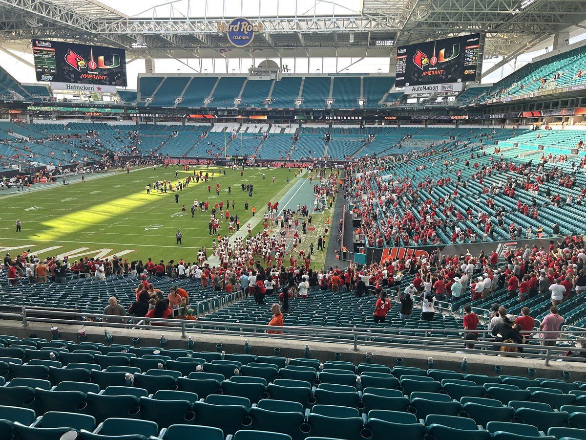 305cards's tweet photo. Thank you @UofLAlum and Card Nation for coming to the 305, supporting @LouisvilleFB and representing our @uofl with respect and class! We are so proud to be Cards!!!!!! Save travels, Happy Thanksgiving and LETS GO BEAT UK! https://t.co/fDIeqCabCX