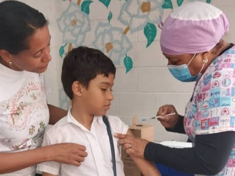 MinSaludVE's tweet photo. #Entérate🗣️| Programa “Salud va a la Escuela” continúa en marcha en Caroní
#JuntosPorCadaLatido
#ExitosoSimulacroPorVenezuela
@NicolasMaduro
@MagaGutierrezV https://t.co/0isxH9UybA