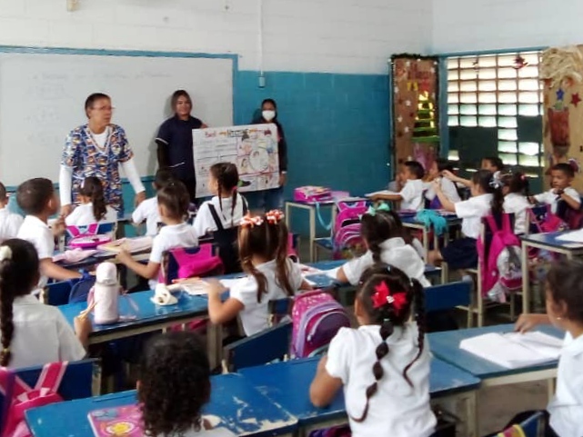 MinSaludVE's tweet photo. #Entérate🗣️| Programa “Salud va a la Escuela” continúa en marcha en Caroní
#JuntosPorCadaLatido
#ExitosoSimulacroPorVenezuela
@NicolasMaduro
@MagaGutierrezV https://t.co/0isxH9UybA
