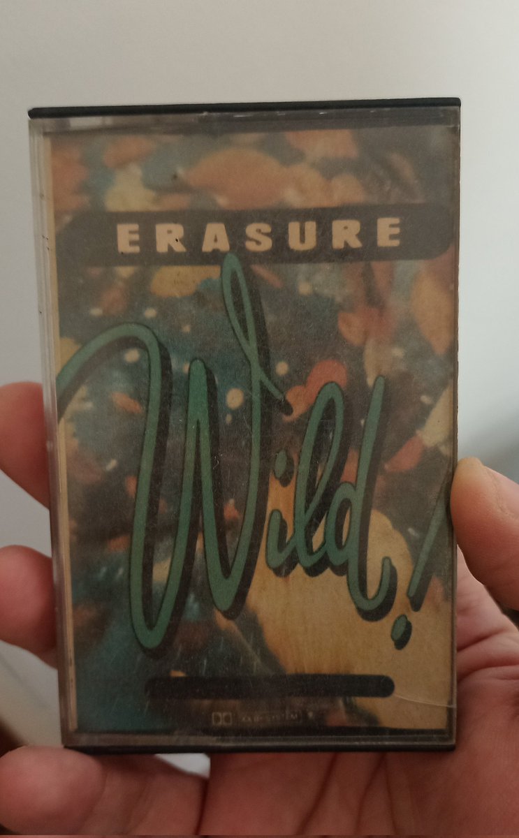 muecadepato's tweet image. @bbsanzo @hscanner Todavía tengo el primer casette que me compré con mí plata. Habían pasado los video en la Z Tv, de Blue Savannah y Drama, y me conquistaron.
A todo esto...Como fue eso de "pasarse" a la TV?
#UnDinamoZ95