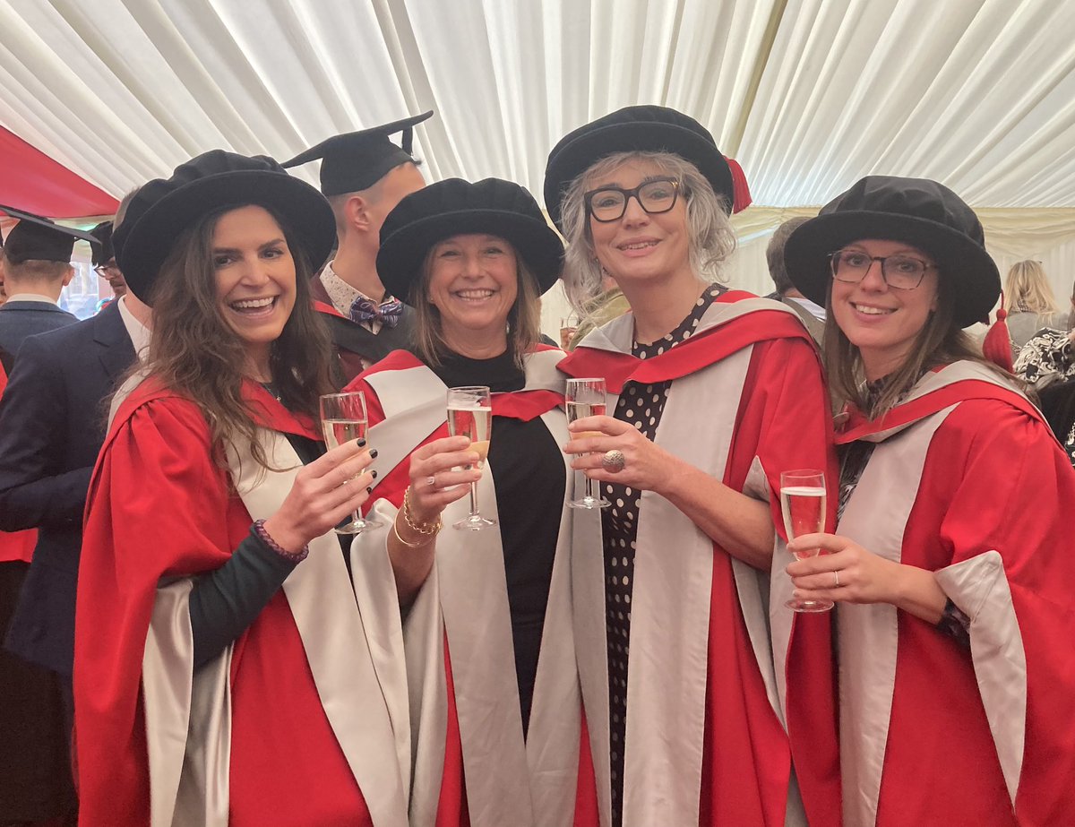 It was a joy supervising @BethCHerring’s PhD into #MaleBreastCancer from perspectives of the men themselves, their informal careers & health profs. Much needed research, conducted w passion & sensitivity. Congratulations Dr Herring 👏👏🥂@CAR_UWE @PsychUWEBristol @UWE_Research